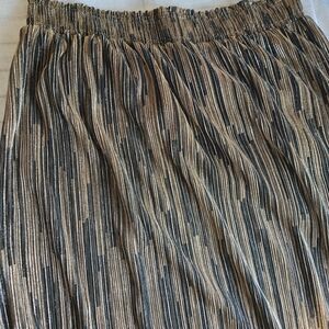 Chic Black and Gold Striped Maxi Skirt